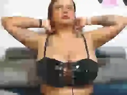 Snapshot of mia_boobs_hot chatting on May 22, 3:50 pm mia boobs hot online show from May 22, 3:50 pm