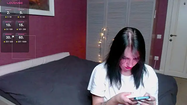 Laura Key online show from October 29, 8:32 pm