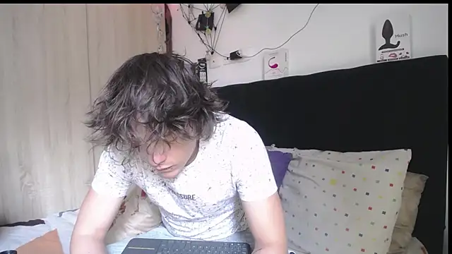 Snapshot of Santiago_kiler chatting on June 21, 4:53 pm Santiago kiler online show from June 21, 4:53 pm