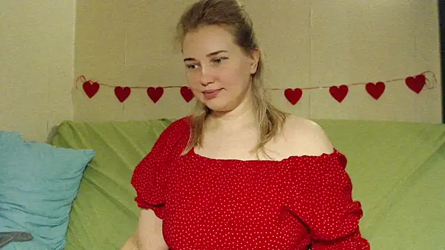 Snapshot of mmmPinUpGirl chatting on April 25, 11:13 pm mmmPinUpGirl online show from April 25, 11:13 pm