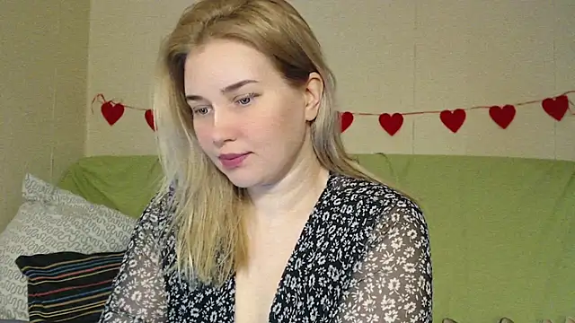 Snapshot of mmmPinUpGirl chatting on April 30, 8:48 pm mmmPinUpGirl online show from April 30, 8:48 pm