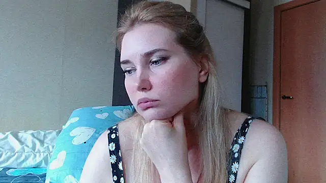 Snapshot of mmmPinUpGirl chatting on June 27, 10:20 am mmmPinUpGirl online show from June 27, 10:20 am