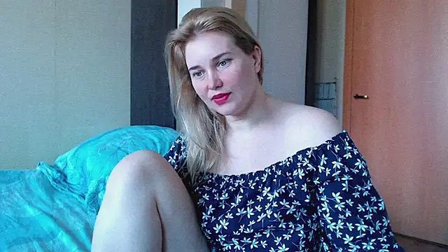 Snapshot of mmmPinUpGirl chatting on June 30, 8:15 am mmmPinUpGirl online show from June 30, 8:15 am