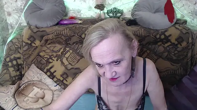 Snapshot of MissBekker chatting on December 21, 9:36 pm MissBekker online show from December 21, 9:36 pm