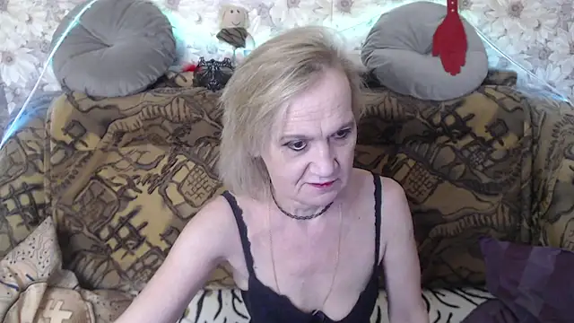 Snapshot of MissBekker chatting on January 10, 8:29 am MissBekker online show from January 10, 8:29 am