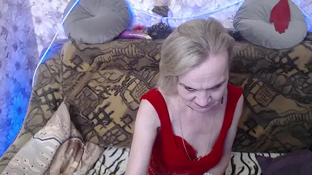 Snapshot of MissBekker chatting on February 2, 6:58 am MissBekker online show from February 2, 6:58 am