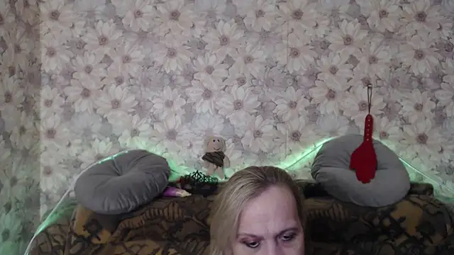 Snapshot of MissBekker chatting on February 24, 5:54 am MissBekker online show from February 24, 5:54 am