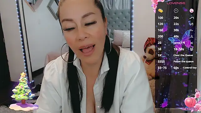 Snapshot of jlove_bss chatting on December 6, 2:24 am jlove bss online show from December 6, 2:24 am