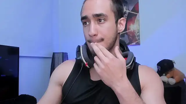 Snapshot of AlexRivera6 chatting on December 10, 12:28 am AlexRivera6 online show from December 10, 12:28 am