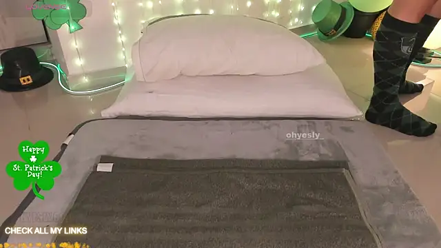 ohyesly  online show from March 25, 10:10 am