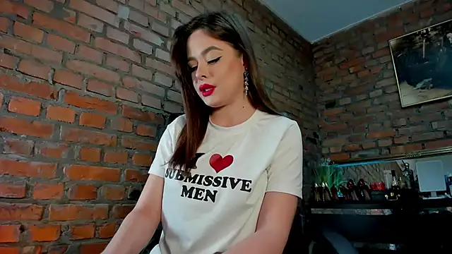 Snapshot of MistressMilana chatting on June 3, 12:19 pm MistressMilana online show from June 3, 12:19 pm