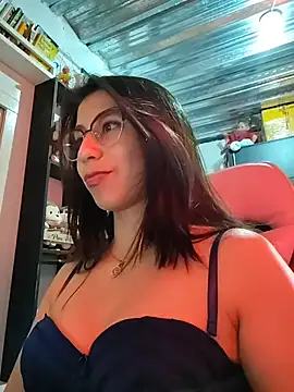 Snapshot of kateeen18 chatting on January 13, 5:13 am kateeen18 online show from January 13, 5:13 am