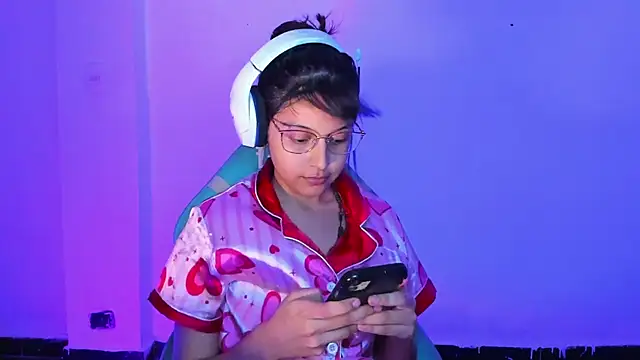 Little Lisy online show from October 31, 4:13 am