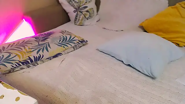 OLIVIA CANDY online show from February 13, 5:36 am