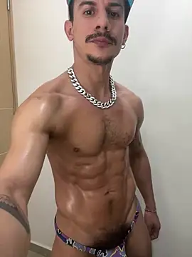 Snapshot of lazzon_bastion chatting on June 6, 10:47 pm lazzon bastion online show from June 6, 10:47 pm