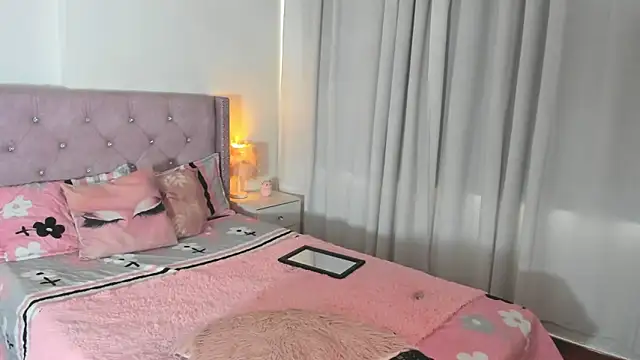 Snapshot of destinysweet21 chatting on February 25, 3:10 pm destinysweet21 online show from February 25, 3:10 pm