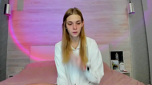 molly hunt  online show from November 11, 4:12 am