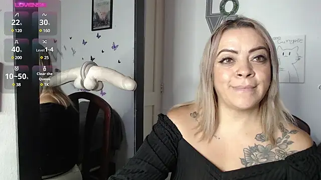 Snapshot of LIila28six chatting on January 19, 10:28 pm LIila28six online show from January 19, 10:28 pm