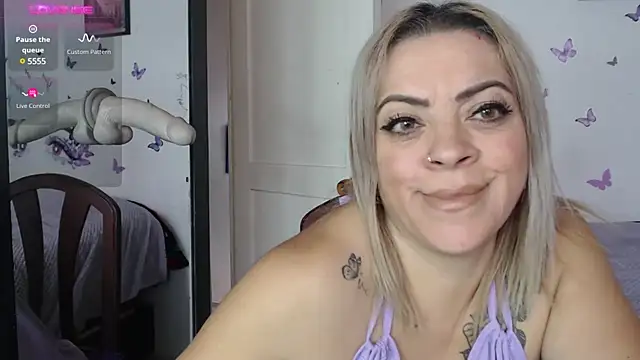 Snapshot of LIila28six chatting on January 27, 2:13 pm LIila28six online show from January 27, 2:13 pm