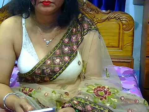 Snapshot of Daneldayna chatting on April 20, 8:32 pm Daneldayna online show from April 20, 8:32 pm