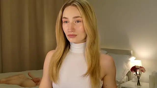 bella  rose online show from February 18, 3:30 pm