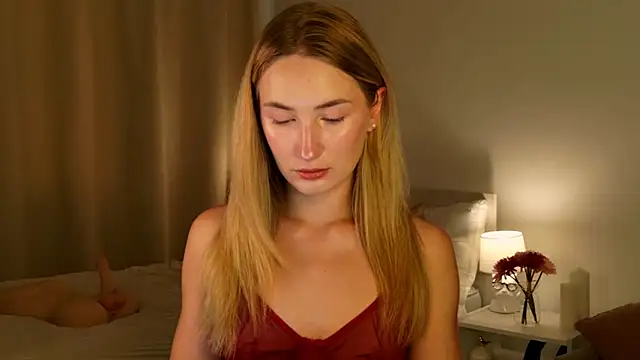 Snapshot of bella__rose chatting on June 15, 11:34 am bella rose online show from June 15, 11:34 am