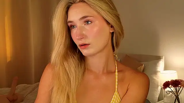 Snapshot of bella__rose chatting on July 14, 9:58 am bella rose online show from July 14, 9:58 am