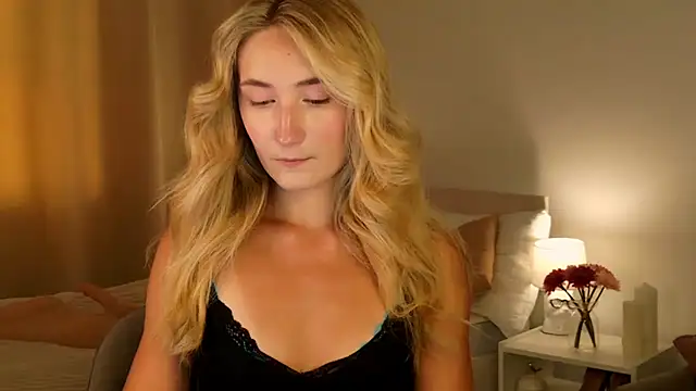 Snapshot of bella__rose chatting on July 24, 11:52 am bella rose online show from July 24, 11:52 am
