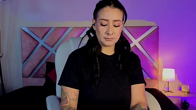  kelly hous36 online show from April 11, 1:15 pm