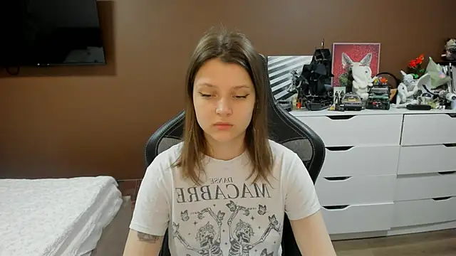 Snapshot of SoniNesti chatting on June 17, 3:35 pm SoniNesti online show from June 17, 3:35 pm