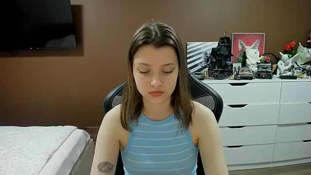 Snapshot of SoniNesti chatting on June 24, 3:33 pm SoniNesti online show from June 24, 3:33 pm