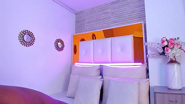 ShaniaBrownn online show from March 12, 7:49 pm