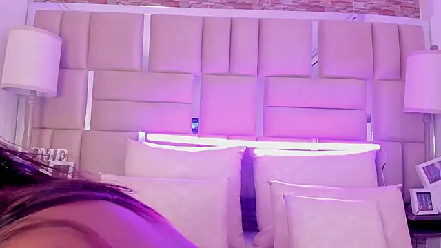 ShaniaBrownn online show from September 12, 7:36 pm