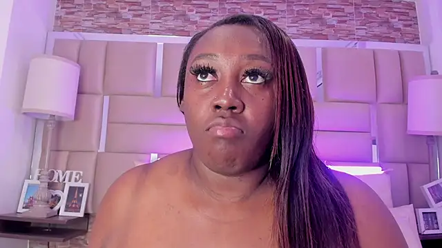 ShaniaBrownn online show from September 13, 7:35 pm