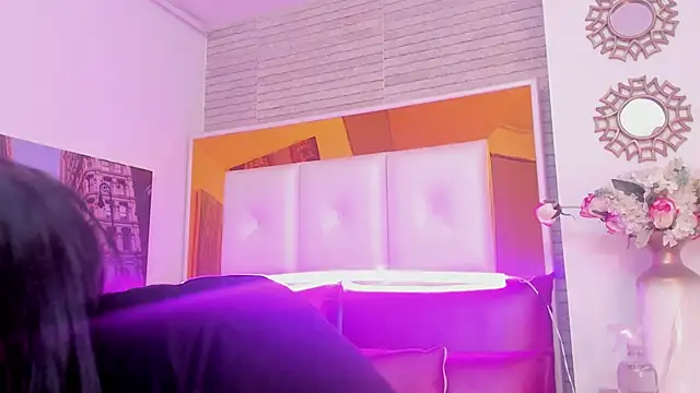 ShaniaBrownn online show from November 6, 7:37 pm