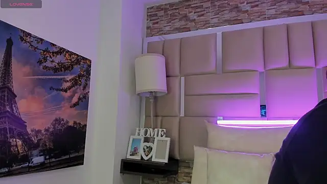 ShaniaBrownn online show from February 10, 7:40 pm