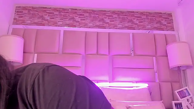 ShaniaBrownn online show from February 28, 7:59 pm