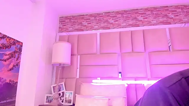 ShaniaBrownn online show from March 18, 7:39 pm