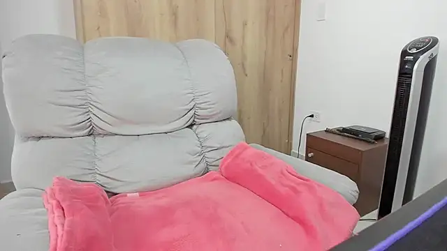 xspecialoomx online show from April 21, 1:39 pm