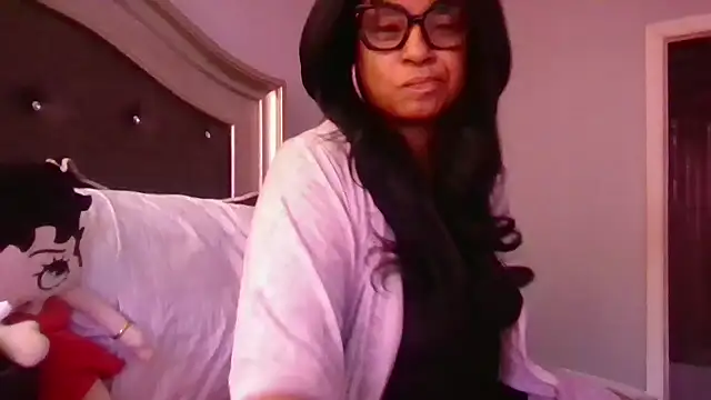 MSweetLindaParks online show from February 6, 6:00 pm