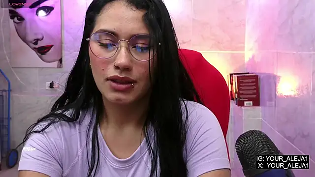 Snapshot of LauraRuiz1 chatting on May 15, 11:01 pm LauraRuiz1 online show from May 15, 11:01 pm