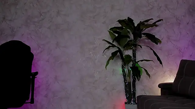 Snapshot of Emma7 chatting on February 18, 1:56 am Emma7 online show from February 18, 1:56 am