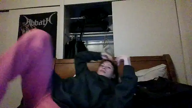 Snapshot of petitedoll29 chatting on December 5, 12:52 am petitedoll29 online show from December 5, 12:52 am