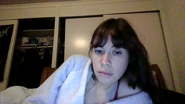 Snapshot of petitedoll29 chatting on December 29, 1:02 am petitedoll29 online show from December 29, 1:02 am