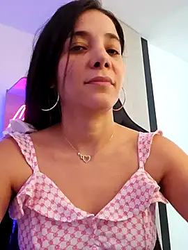 Snapshot of miaeyes chatting on January 8, 6:09 pm miaeyes online show from January 8, 6:09 pm