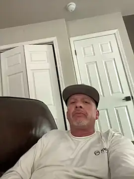 Snapshot of MoneyedOverlap chatting on December 20, 10:32 pm MoneyedOverlap online show from December 20, 10:32 pm