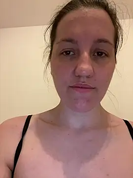 Snapshot of Nicole-Ray chatting on May 5, 8:17 pm Nicole-Ray online show from May 5, 8:17 pm