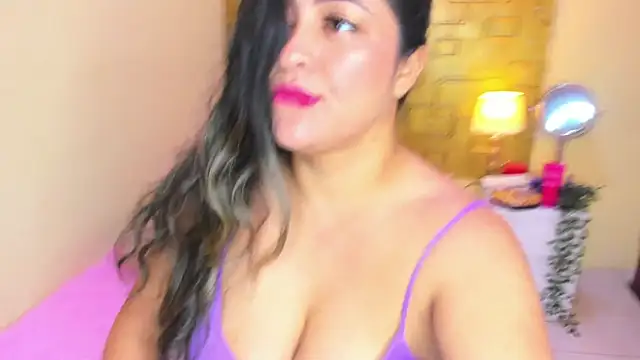 Snapshot of Julia_Haye chatting on May 17, 3:15 am Julia Haye online show from May 17, 3:15 am