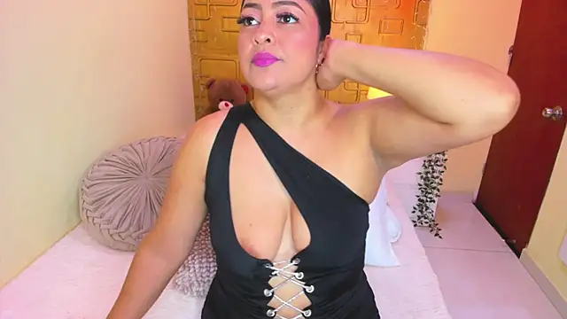 Snapshot of Julia_Haye chatting on July 1, 3:52 am Julia Haye online show from July 1, 3:52 am