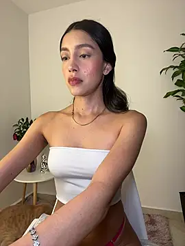 Snapshot of SelenaStone chatting on February 24, 10:47 pm SelenaStone online show from February 24, 10:47 pm